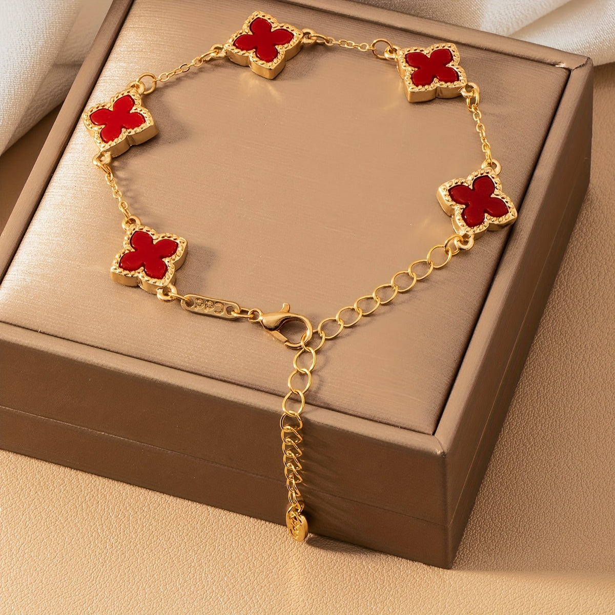 1pc Pulseira Elegante de Trevo da Sorte - Corrente Dourada com Esmalte Vermelho, Perfeita para Dia dos Namorados, Dia das Mães, Agradecimento a Professores e Presentes de Volta às Aulas, Presente de Agradecimento a Professores|Design Elegante de Pulseira|Pulseira de Corrente Durável