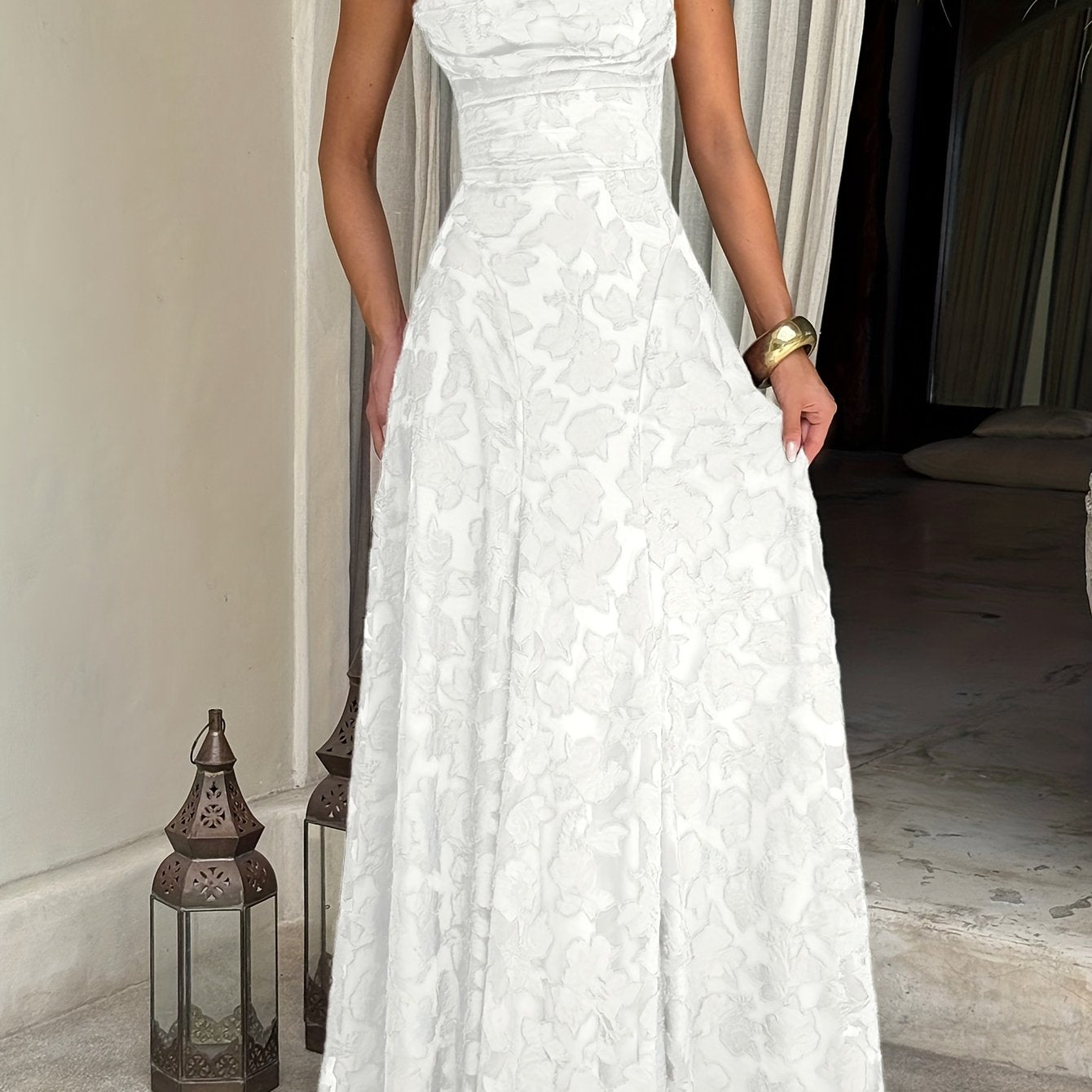 Chic Halter Evening Gown with Open Back and Full Skirt
