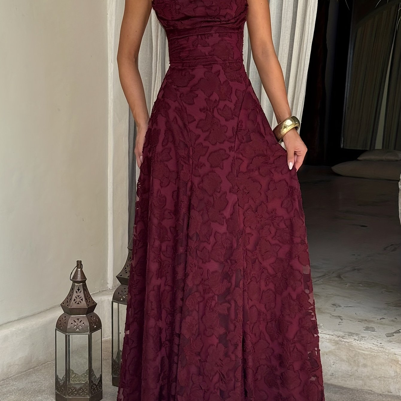 Chic Halter Evening Gown with Open Back and Full Skirt