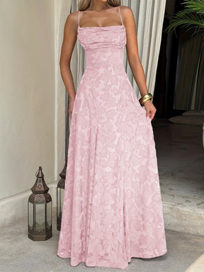 Elegante e Requintado Vestido de Noite de Ano Novo com Decote Halter, Costas Nuas, Cintura Marcada e Saia Completa, Adequado para Ocasiões Formais como Jantares e Casamentos